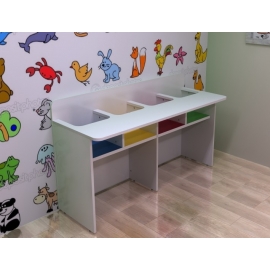 Mesa de refeitório com bancos escamoteáveis